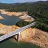 【動画あり】乾く“水がめ”…県内で2番目に大きい「大保ダム」、地肌があらわに　沖縄