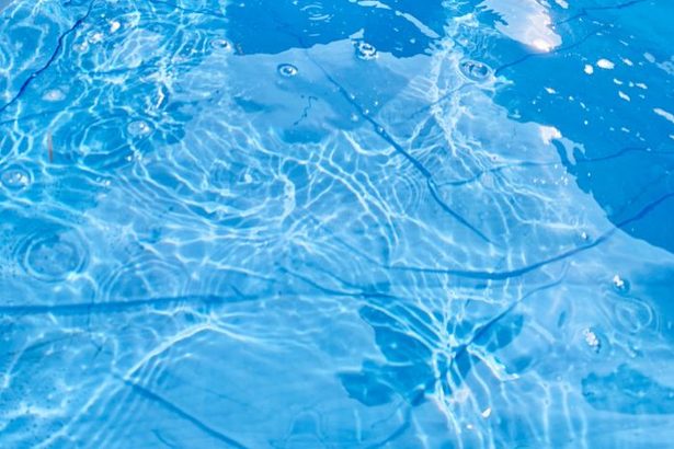 観光客の40代男性がプールで心肺停止　糸満の宿泊施設　水中に沈んでいたところを発見　沖縄