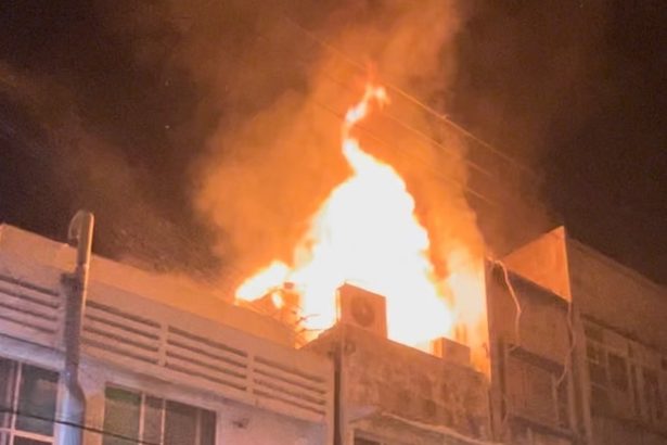 【動画】那覇市松尾で火事　牧志公設市場付近で炎上がる　建物3階部分が全焼、けが人なし