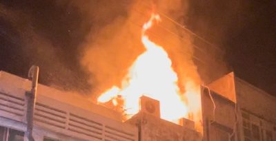 【動画】那覇市松尾で火事　牧志公設市場付近で炎上がる　建物3階部分が全焼、けが人なし
