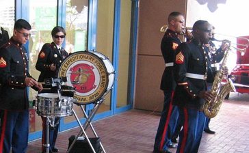 東村のつつじ祭りで米軍の音楽隊が演奏会　村議らが危惧　「素晴らしい演奏、だからこそ危険」　沖縄