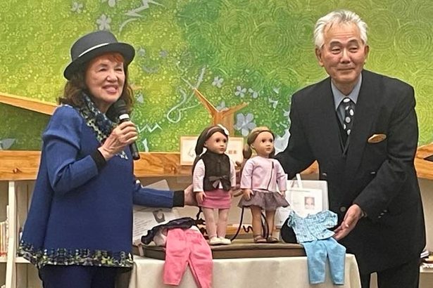 平和へ新たな「青い目の人形」　沖縄の県立図書館へ　戦前寄贈者の孫が託す