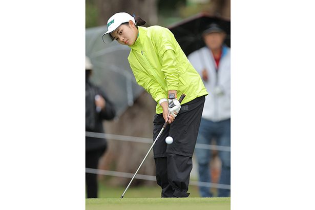 ダイキン女子ゴルフ第2日　27位吉﨑、アマ唯一決勝へ　攻守でメリハリ意識