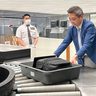 保安検査で最大20分の時短に　JALが那覇空港に新レーン導入　パソコンも出さずにチェックOK
