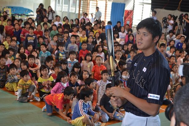 大谷、今宮選手　那覇市の児童たちと交流「自分がどうなりたいかを持って、目標に向かって」