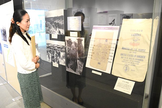 沖縄戦伝える“メリケン粉袋”など32件　新収蔵品展　「託された記憶、感じ取って」　県平和祈念資料館