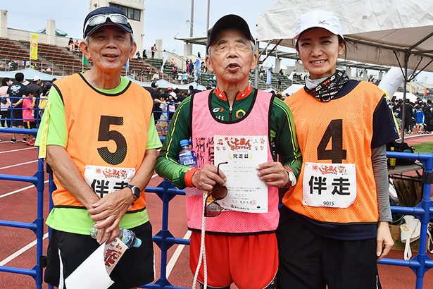 トレーニング欠かさず成果　全盲冨永さん5キロ完走　いとまん平和マラソン