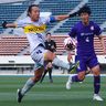 沖縄SV白星発進　ボールへの執着心むき出し　新宿に4―0快勝　サッカーJFL開幕