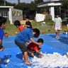 多良間に雪　笑顔と歓声　北海道赤井川村から５００キロ届く