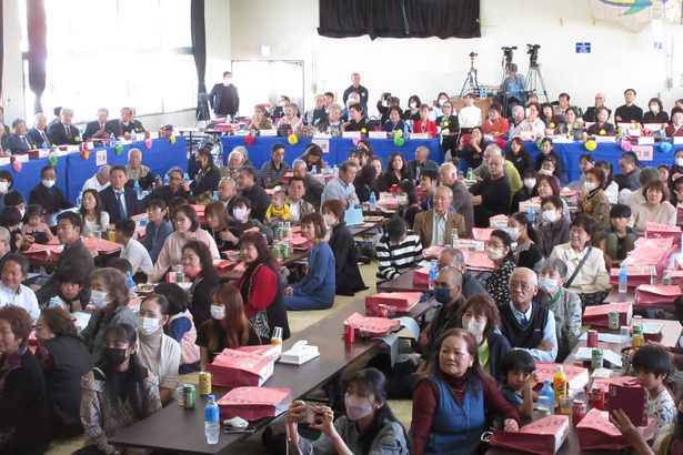 辰年の老若９０人を祝福　うるま・平安座で合同祝賀会