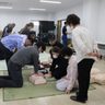 修学旅行の「民泊」　受け入れ民家らが応急手当学ぶ　本部町　沖縄