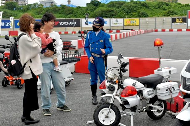 交通安全の大切さ学ぶ　沖縄市・モーターフィールド