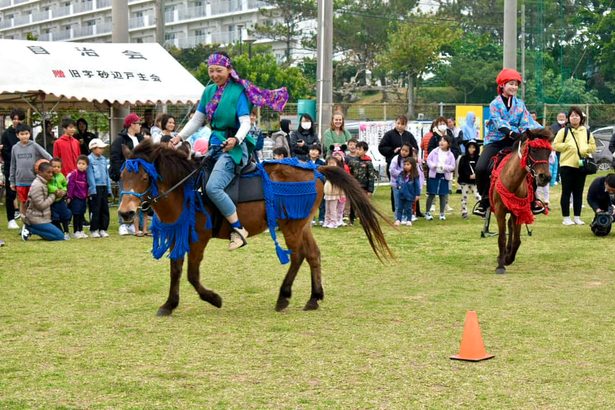 砂辺でンマハラシー　子ども乗馬、餌やりも