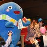 新１年生祝い　４００人集う　琉球新報ホール