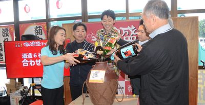 ６酒造所泡盛飲み比べ　島の駅みやこでイベント