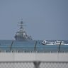 米海軍の駆逐艦「ラファエル・ペラルタ」が石垣港沖合に停泊　小型船で上陸見込み　市民は抗議、全港湾はストも予定　沖縄