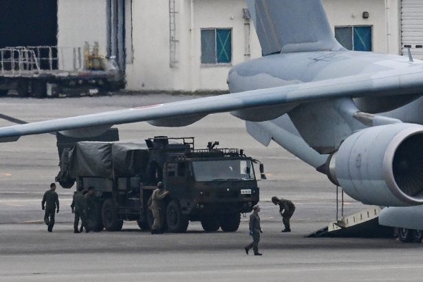 陸自の地対艦ミサイル、沖縄本島に初搬入　発射機が那覇空港に　部隊配備へ空輸　沖縄