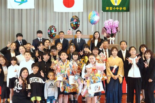 「１５の春」ビティ島思い　うるま・津堅中、３人巣立ち