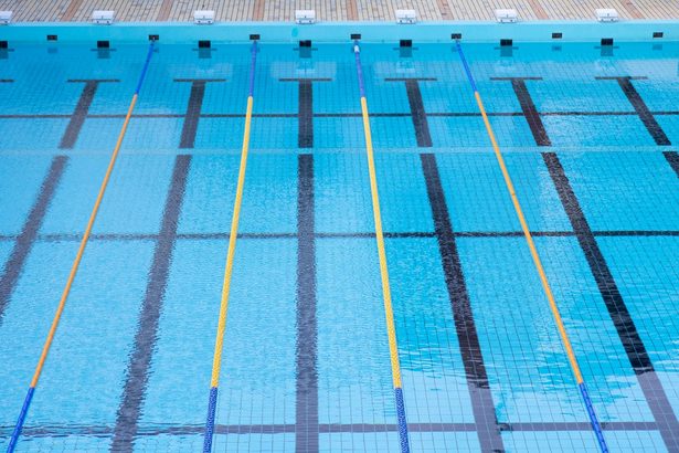 沖縄県総合運動公園プール開けず　渇水懸念、学校の水泳は延期検討