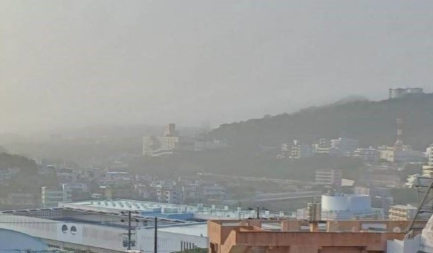 【動画あり】沖縄の朝、霧が包む　一時濃霧注意報も（16日）