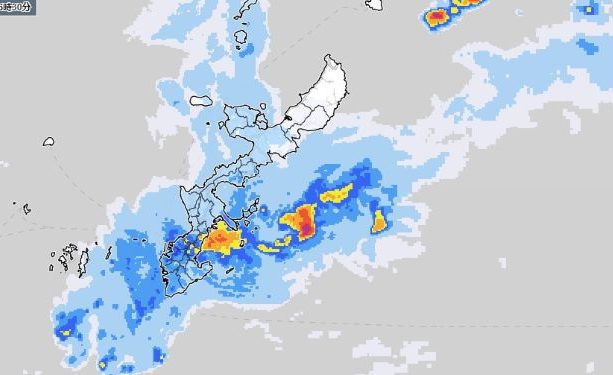 那覇に一時、大雨と洪水警報　沖縄　