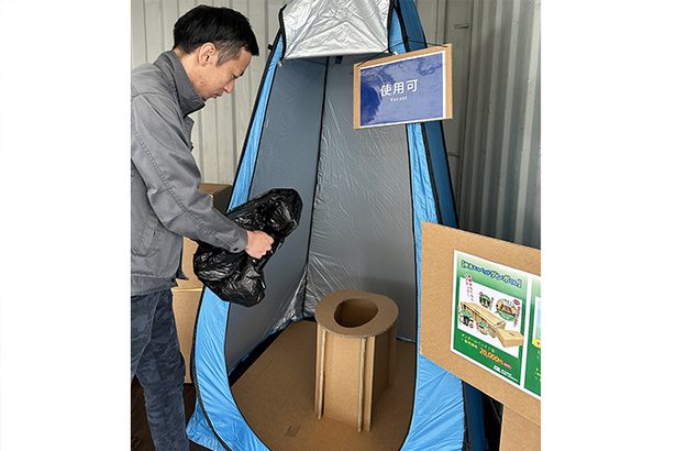 沖縄トータルロジスティクス　強化段ボール活用　トイレやベッド　組み立て式、災害想定し開発