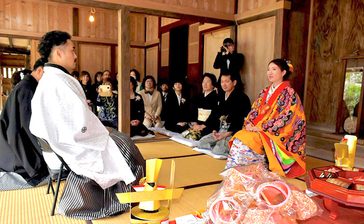「東道盆」「房指輪」…琉球王朝時代の結婚式を再現　こどもの国　沖縄