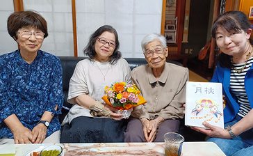 母や姉の死に向き合い「語り部」30年、元白梅学徒の武村さんに感謝　友人ら「宝物いっぱい」　沖縄