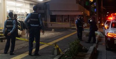 宜野湾市のコンビニに強盗　刃物を持った男が逃走中　現金奪われる