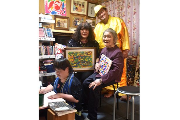 「沖縄のピカソ」小波津さんが墨絵展　多くの人の支えに感謝を込めて　沖縄・西原