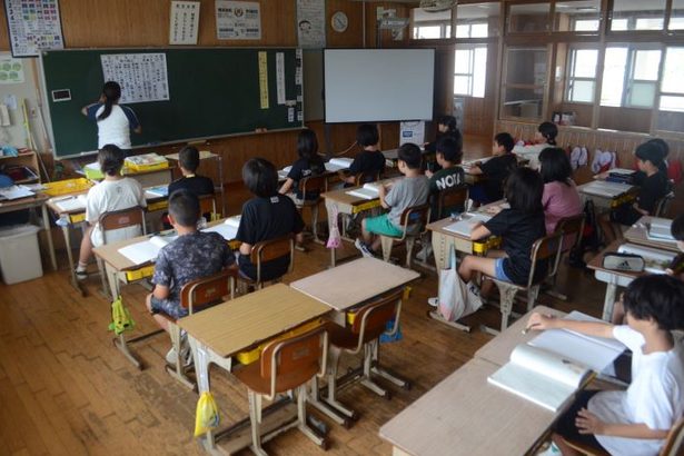 宮古島停電「ほぼ復旧」まで9時間　あかりのない教室で授業、冷房はストップ　街は混乱　沖縄