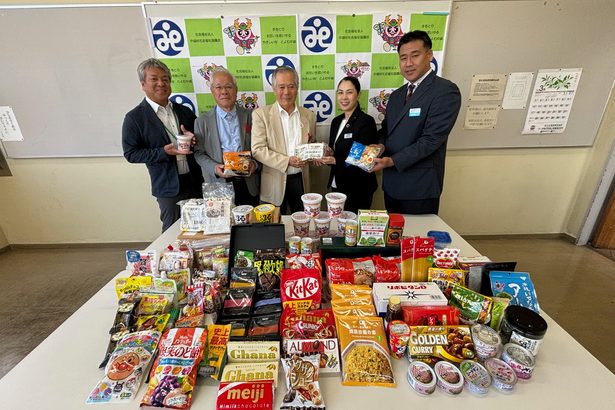 沖銀なかぐすく支店が食料品寄付