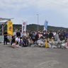奥武島の海岸きれいに　清掃活動、親子で参加