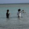 「害虫が島に入って来ないよう」　多良間で「虫舟」沈め豊作祈願　沖縄