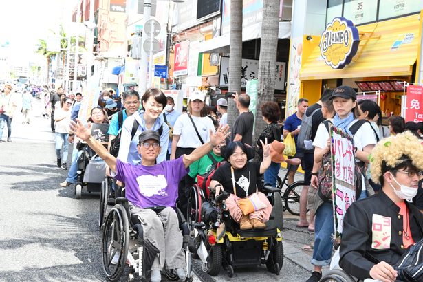 「自分の人生は自分で決める」「バリアフリーの交通機関を」…壁のない社会に　障がい者らが笑顔で訴え　沖縄　　