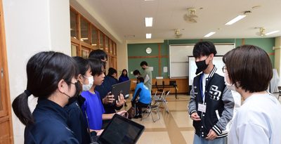 地域の特色　英語で紹介　名護・東江中、留学生と交流