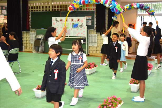 地域も祝福　成長見守る　渡嘉敷小中　阿波連小