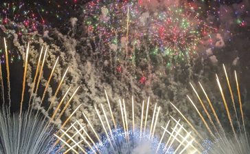 日本で一番早い夏、｢ドーン｣と開催　夜空に1万発の花火　琉球海炎祭　宜野湾市　沖縄