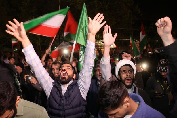 最悪の敵対国　緊迫　イラン、イスラエルに報復　中東不安定化に拍車