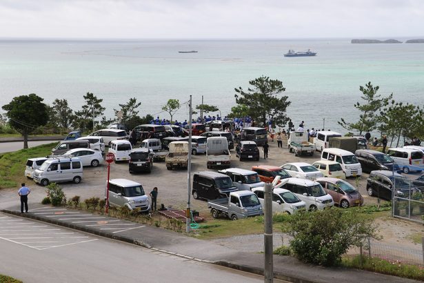 低地の住民ら一斉避難　名護・瀬嵩ＣＣ駐車場