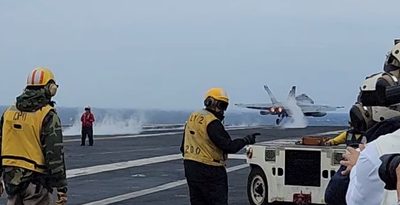 F18戦闘機、ごう音響かせ発艦　日米韓が合同訓練　目的に温度差も　米空母艦訓練を公開　沖縄