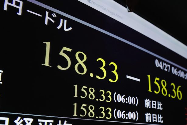 円安加速、１５８円台　ＮＹ市場　対ユーロも最安値迫る　消費者生活圧迫恐れ