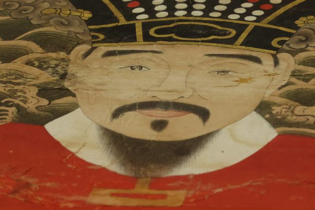 「鮮やかだ…」色彩にため息　80年ぶりに戻ってきた琉球国王の肖像画「御後絵」　沖縄