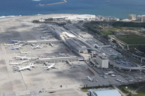 操縦席の窓にひび割れ　RAC宮古行き、那覇空港に引き返す　乗客、乗員にけがなし　沖縄