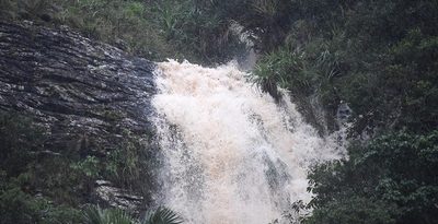 轟音の「トゥグチ滝」出現　大雨の後　渡嘉敷島　沖縄