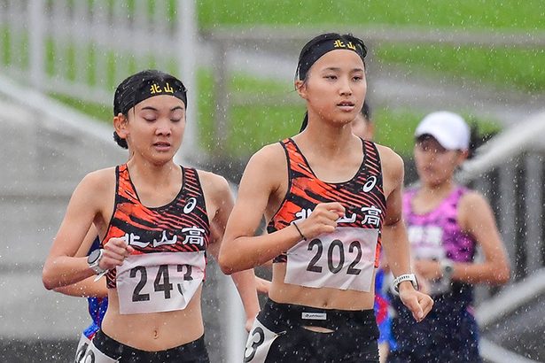 親川（北山）女子1500メートル制す　残り100メートル、猛烈スパート　＜2024県高校総体＞先行競技