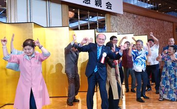 東京沖縄県人会、157人が新たな門出祝う　「法人化」で記念総会