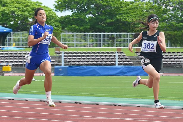 金城（女子2・3年）100メートル大会新Ｖ　沖縄県中学陸上