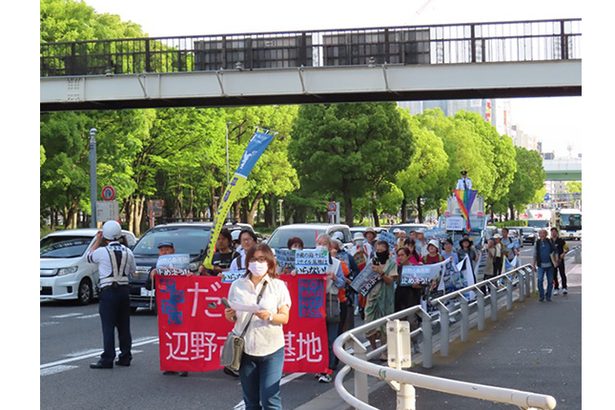 “屈辱の日”に名古屋で集会やデモ　参加者ら「戦場にさせない」と訴え、行進　沖縄