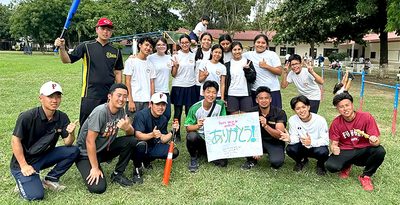 ＜ボリビア＞「野球の楽しさ知って」　福岡大学生、児童に指導